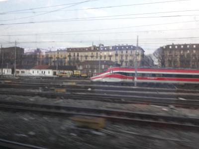 ein Frecciarossa 1000 der gleichzeitig mit uns in Turin ausfuhr, der sieht schon richtig gut aus